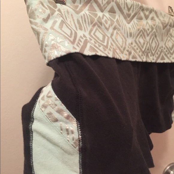 NFS- PINK Geometric Aztec Print Fold Over Yoga Short - Picture 2 of 4